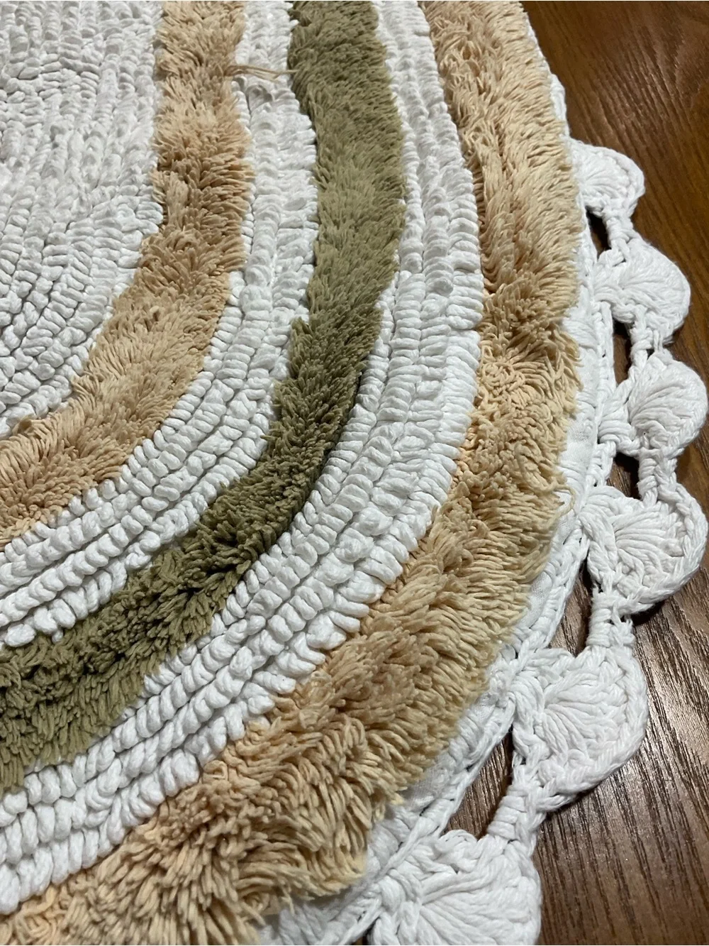 2 pc vintage Mid century Crochet Trim bathroom rug set - Cream & White